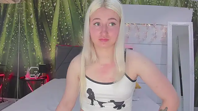 HollyTailors online show from 04/19/26, 05:29