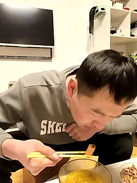 huanhuanaaaaa online show from 12/15/25, 05:17