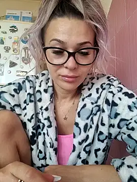 iSelena online show from 09/15/25, 05:07