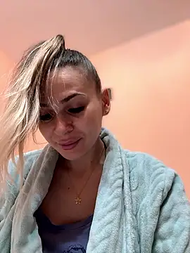 iSelena online show from 01/14/26, 09:48