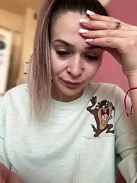 iSelena online show from 03/10/26, 08:19