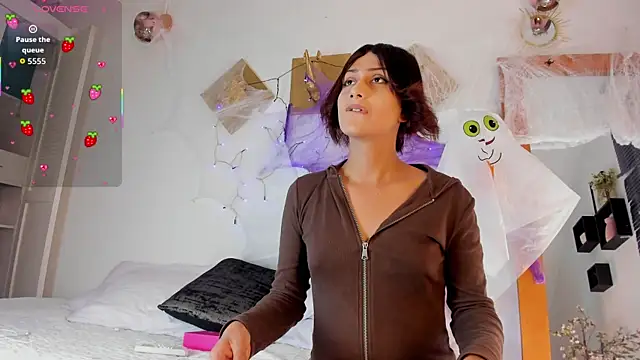 Aleexiiaa online show from 10/29/25, 01:02