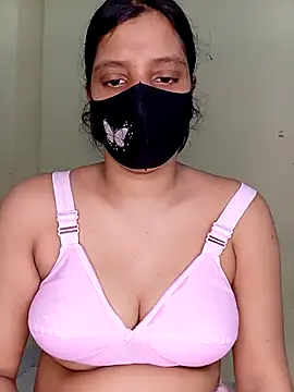 Rose-luckey online show from 10/31/25, 08:21