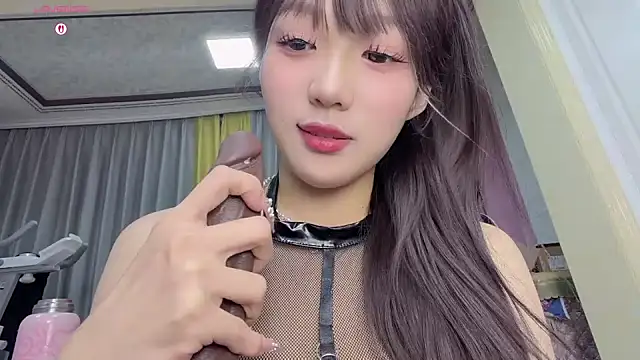 Snapshot of Yaya--728 chatting on 02/09/26, 12:09 Yaya--728 online show from 02/09/26, 12:09