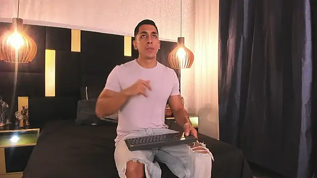 Snapshot of Lucio__Fox chatting on 02/07/26, 11:36 Lucio Fox online show from 02/07/26, 11:36