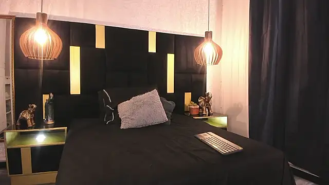 Snapshot of Lucio__Fox chatting on 02/15/26, 12:36 Lucio Fox online show from 02/15/26, 12:36