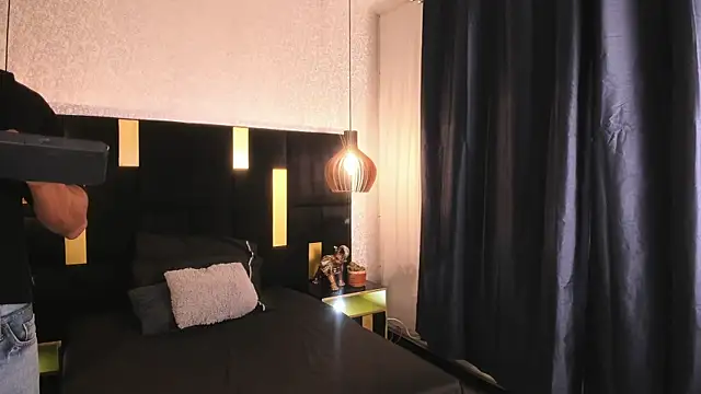 Snapshot of Lucio__Fox chatting on 02/21/26, 11:33 Lucio Fox online show from 02/21/26, 11:33