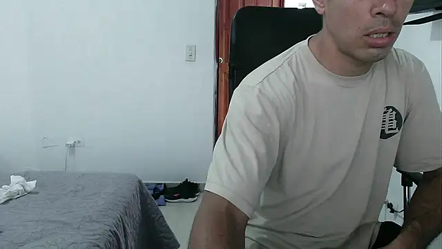 Snapshot of mckanna chatting on 10/03/25, 07:44 mckanna online show from 10/03/25, 07:44