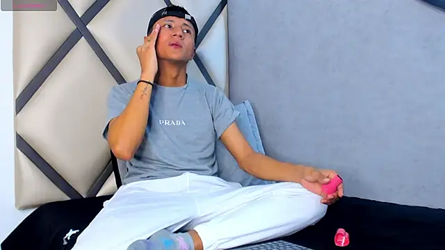  Leohot  online show from 10/10/25, 03:38