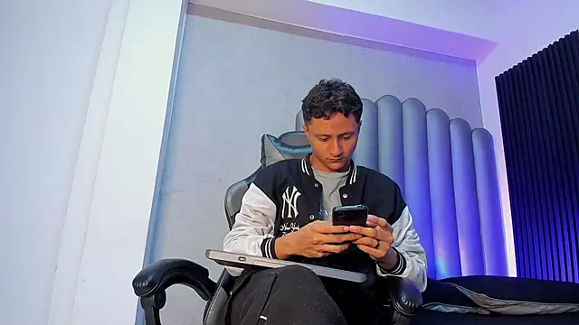  Leohot  online show from 11/05/25, 03:28