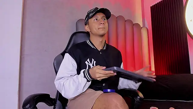  Leohot  online show from 11/28/25, 03:53