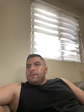 Snapshot of raulgzz4 chatting on 05/26/26, 04:14 raulgzz4 online show from 05/26/26, 04:14