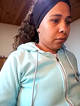 IVONNE COLLINS33 online show from 02/09/26, 10:58