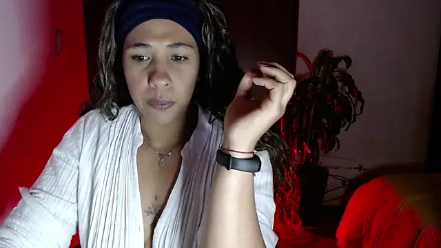 IVONNE COLLINS33 online show from 03/18/26, 12:03