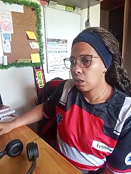 IVONNE COLLINS33 online show from 04/14/26, 03:18