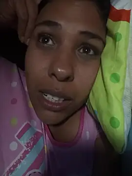 IVONNE COLLINS33 online show from 04/15/26, 03:24