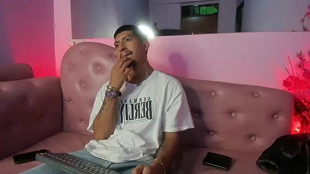 AxelAndJeremy online show from 09/28/25, 01:44