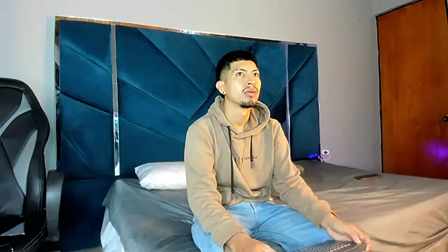 AxelAndJeremy online show from 11/25/25, 02:44