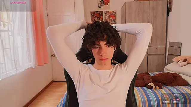 Nude Boy18 online show from 05/05/26, 07:00