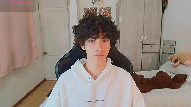 Nude Boy18 online show from 05/08/26, 12:38