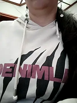 Aisha manzur online show from 12/05/25, 05:42