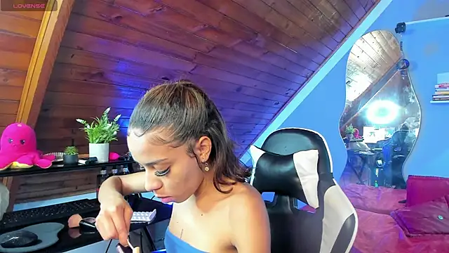 yumi hanna online show from 12/14/25, 03:34