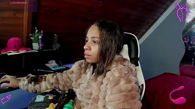 yumi hanna online show from 12/23/25, 01:58