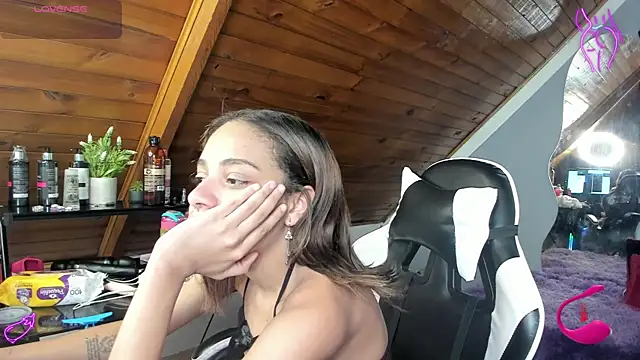 yumi hanna online show from 01/18/26, 02:15