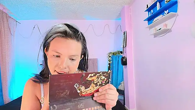 MiSofialeal online show from 04/28/26, 05:51