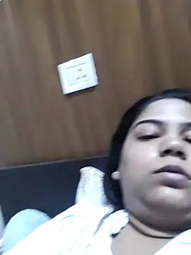 Snapshot of pari_hotty chatting on 10/14/25, 08:37 pari hotty online show from 10/14/25, 08:37