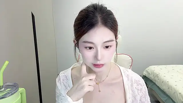 Snapshot of Cookie-oo chatting on 10/04/25, 12:03 Cookie-oo online show from 10/04/25, 12:03