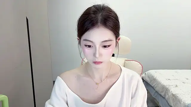 Snapshot of Cookie-oo chatting on 10/31/25, 11:44 Cookie-oo online show from 10/31/25, 11:44