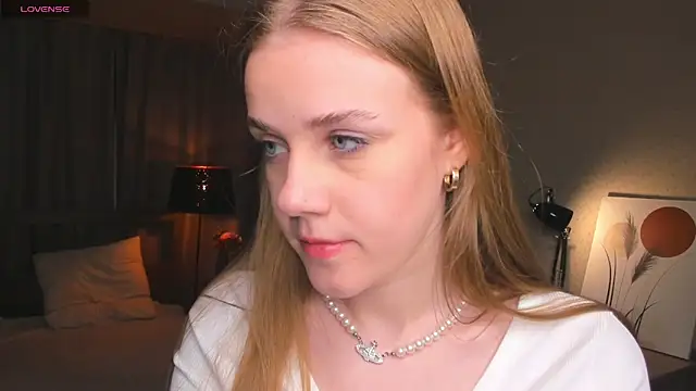 OdellaFrake online show from 09/12/25, 08:09