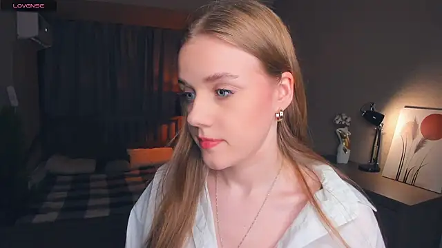 OdellaFrake online show from 09/18/25, 07:16