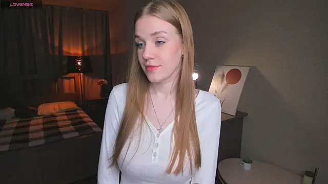 OdellaFrake online show from 11/06/25, 07:26