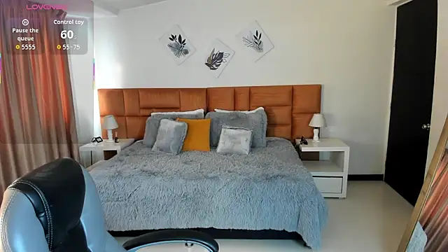 Catti Brie online show from 10/15/25, 12:05