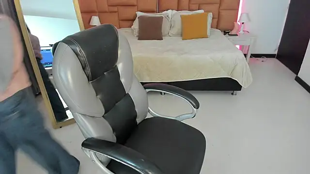 Catti Brie online show from 04/26/26, 11:41