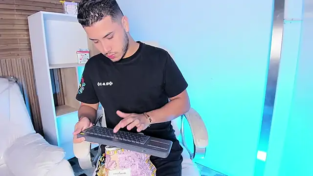Snapshot of Axel_grey_ chatting on 09/11/25, 11:54 Axel grey online show from 09/11/25, 11:54