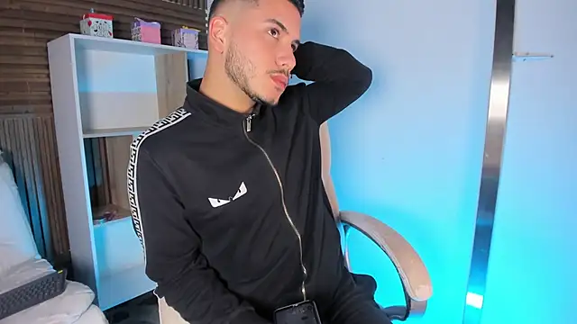 Snapshot of Axel_grey_ chatting on 09/18/25, 12:18 Axel grey online show from 09/18/25, 12:18