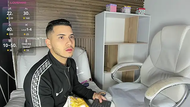 Snapshot of Axel_grey_ chatting on 10/19/25, 01:01 Axel grey online show from 10/19/25, 01:01