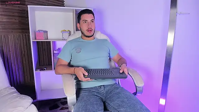 Axel grey  online show from 11/08/25, 12:27