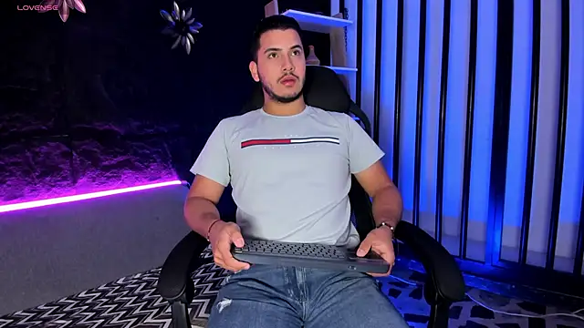 Axel grey  online show from 12/18/25, 12:22