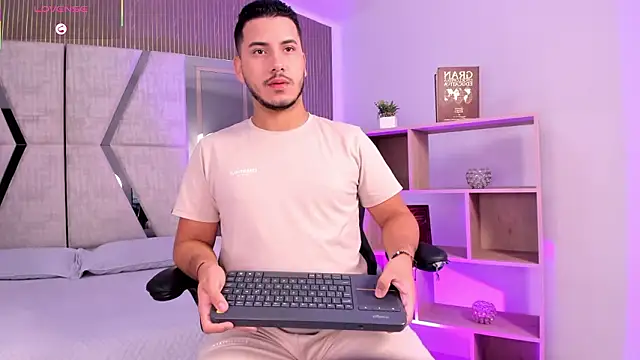 Axel grey  online show from 01/16/26, 12:20