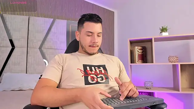 Axel grey  online show from 02/28/26, 12:28