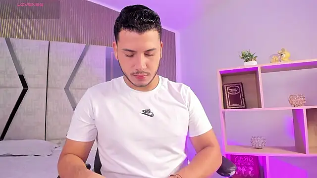 Axel grey  online show from 03/08/26, 12:53