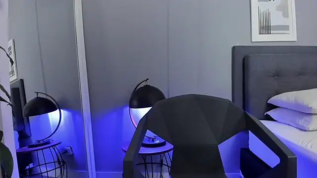 Tylerffoxx online show from 11/04/25, 08:08