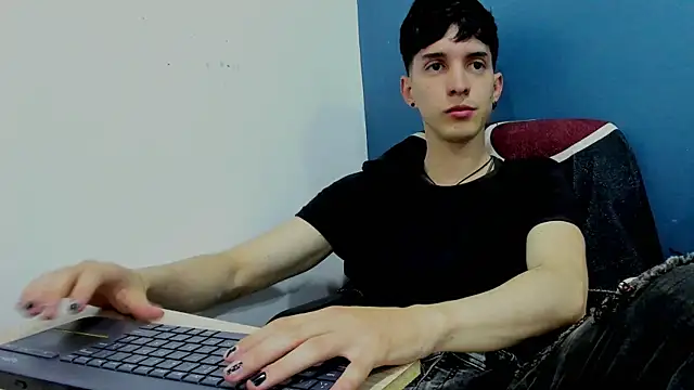 Jheampiiero online show from 12/16/25, 02:11