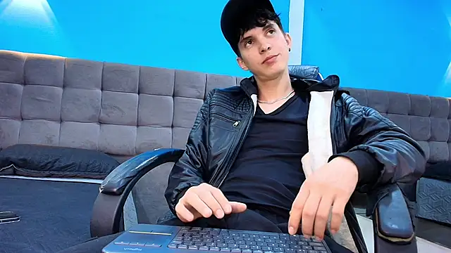 Jheampiiero online show from 05/20/26, 02:12