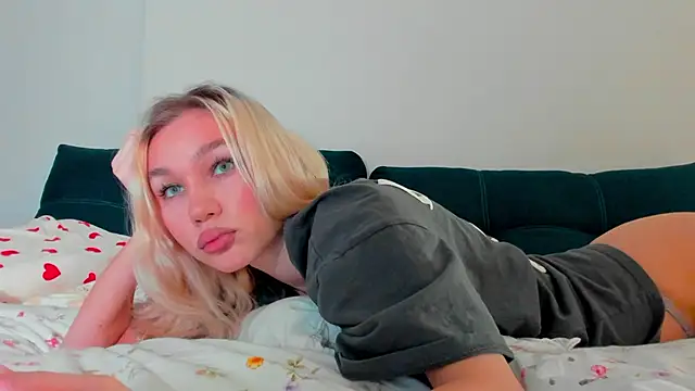 cuteleraay online show from 11/26/25, 08:21