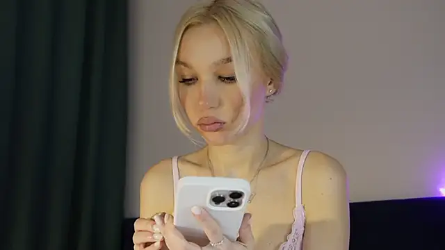 cuteleraay online show from 02/06/26, 09:51